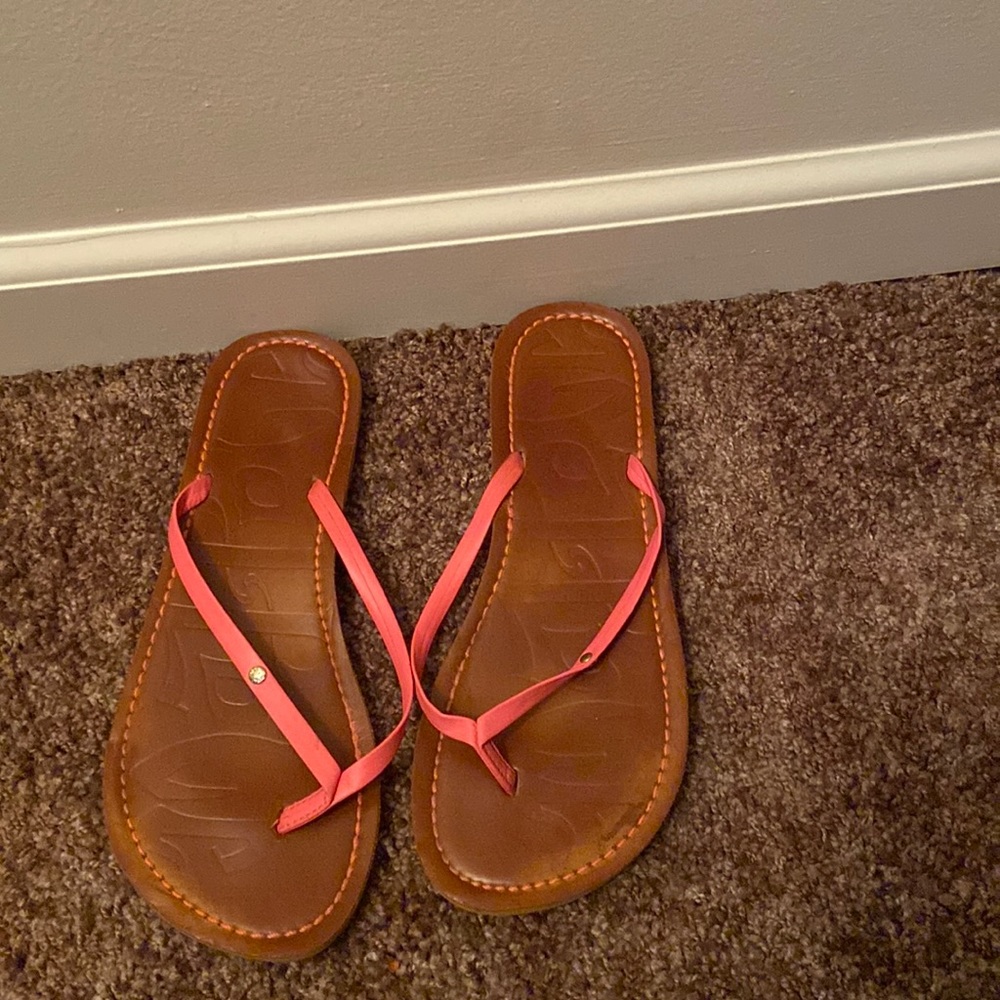 Pink/Coral size 6 sandal. Okay condition.